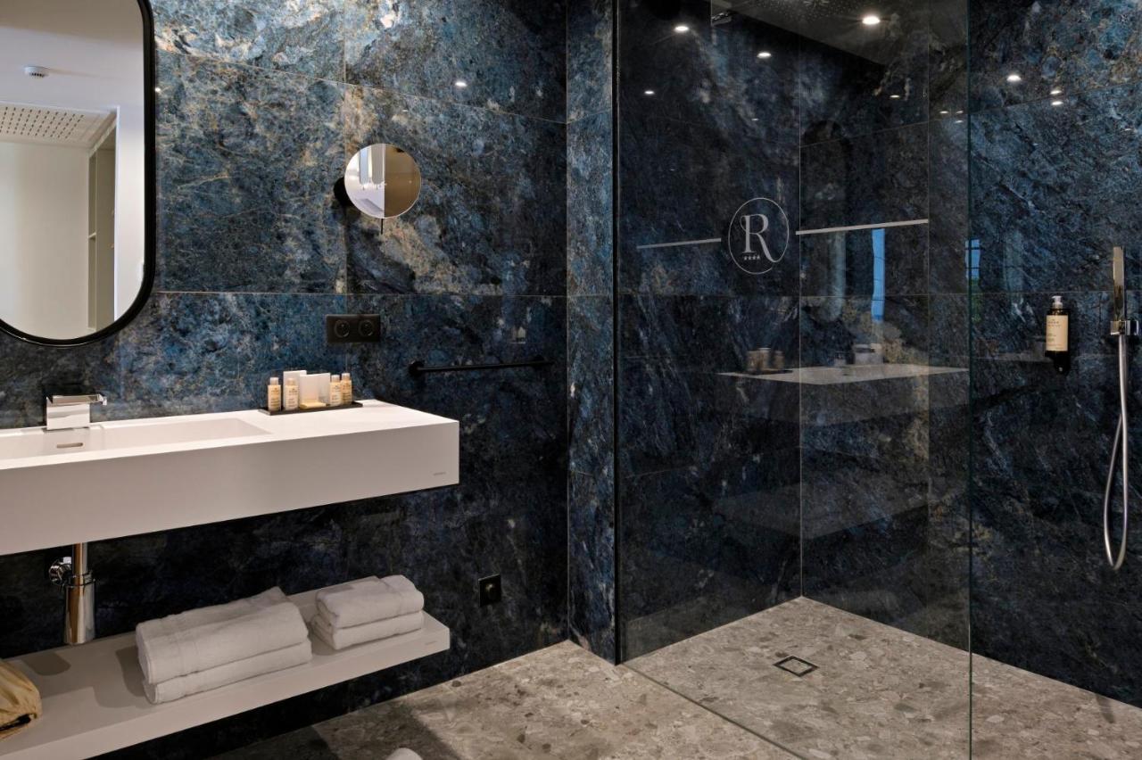 Hotel & Spa Rocabella LʼÎle-Rousse Екстериор снимка